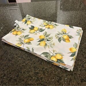10 NWT Lemon Placemats 12x18” Yellow White Polyester Never Used Beautiful